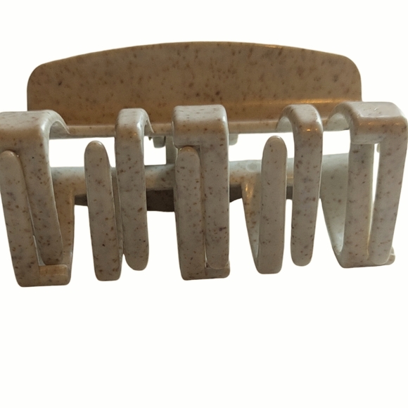 🍁 3/$15 Eco Friendly Abstract Hair Clip - Picture 3 of 4